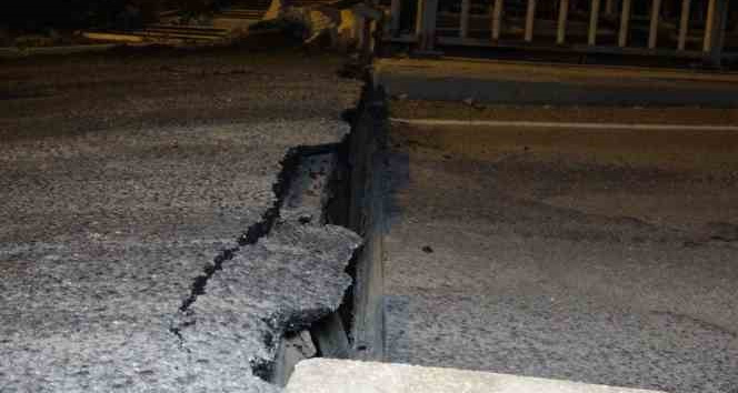 Hatay'da Deprem Sonrası Köprü 10 Santimetre Çökerek Yoldan Ayrıldı - Hatay