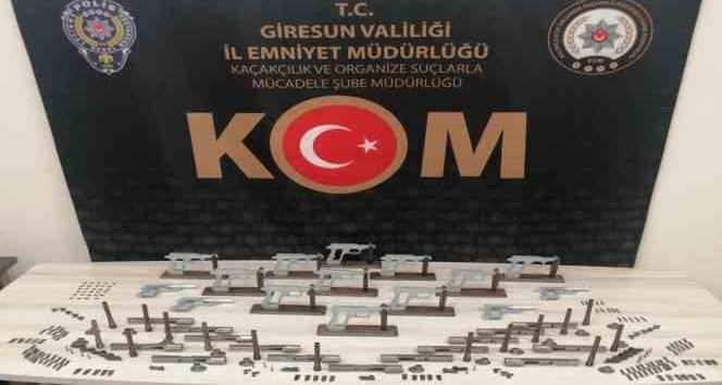 Durdurulan araçtan cephanelik çıktı