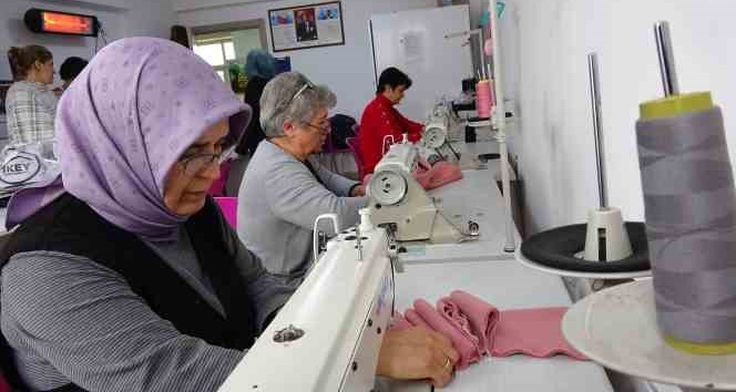 Depremzedeler "üşümesin" diye seferber oldular