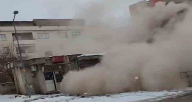 Depremin yeni görüntüleri ortaya çıktı, korku dolu anlar ve binaların çökmesi kamerada