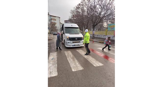 Okullar açıldı, okul servisleri sıkı denetimde