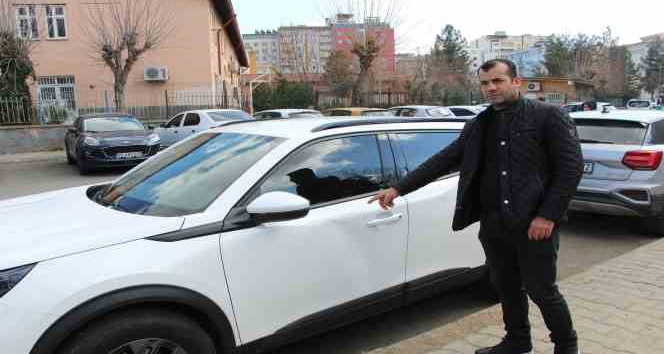 Batman’da park halindeki lüks otomobillere zarar verdiler