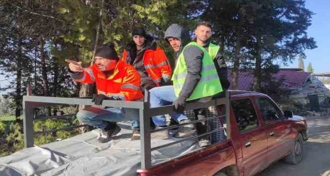 Gönüllü NEVÜ öğrencileri deprem bölgesinde