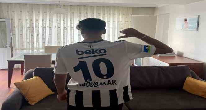 Vincent Aboubakar’dan depremzede Semih’e imzalı forma