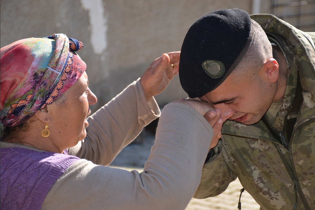 Depremde tekerlekli sandalyesi kırılan vatandaşın çağrısına valilik koştu