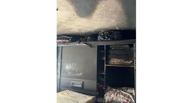 Elektrik kontağından çıkan yangında ev kullanılamaz hale geldi