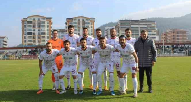 Depremzedeler için yeşil sahada karşılaşacaklar