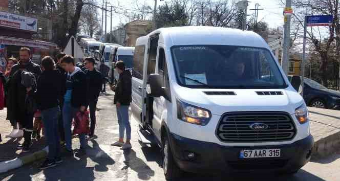 Üretimi durdurarak 500 kişiyle dostluk maçına geldiler