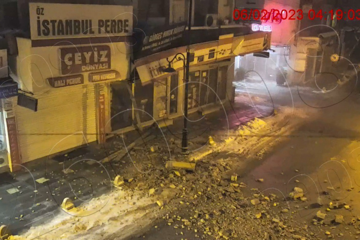 Malatya’da depremin ilk anları polis telsizlerine yansıdı