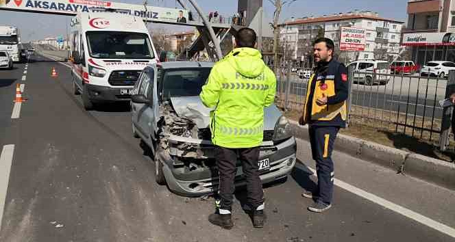 Aksaray’da otomobil kamyonete arkadan çarptı: 3 yaralı