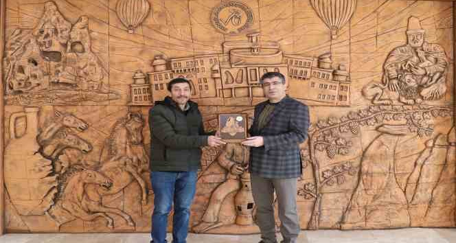 Rektör Aktekin’den, Emekli olan NEVÜ çalışanına teşekkür