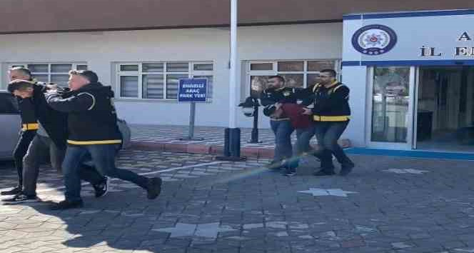 “Dövme yapmadı” diye iş yerine ateş açan 2 şahıs tutuklandı