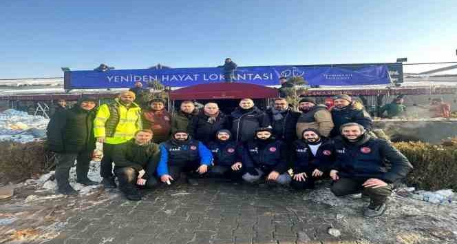 Ünlü şef Ömür Akkor’dan Elbistan’da depremzedeler için ücretsiz lokanta