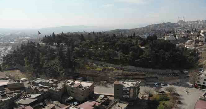 Tarihi Kahramanmaraş Kalesi depremde ayakta kaldı