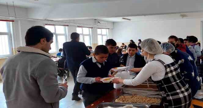 Çıldır’daki öğrencilere ücretsiz yemek hizmeti