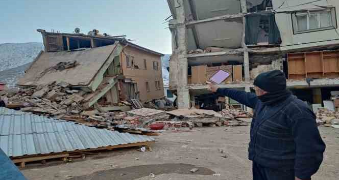 Depremde 3 evi ve 1 dükkanı yıkılan Güzelöz: “Can kaybı olmadığından dolayı çok memnunuz”