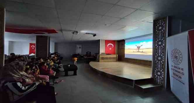 Erzincan’daki depremzede çocuklara moral etkinliği