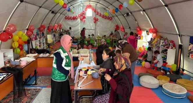 Köy yaşam merkezi çadıra kuruldu, anne ve çocuklar hayata döndü