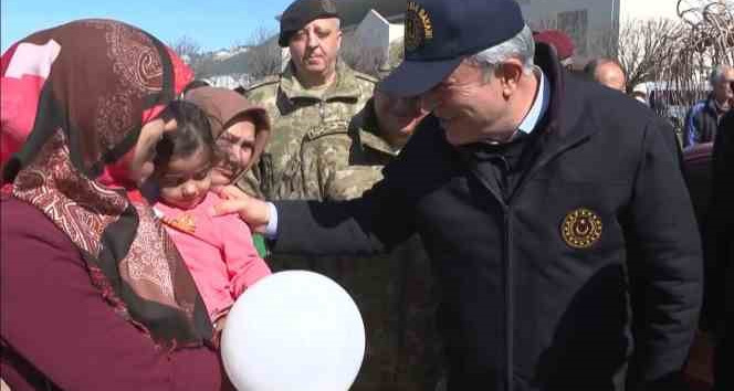 Bakan Akar, konteyner kentteki Kore gazisinin isteğini yerine getirdi