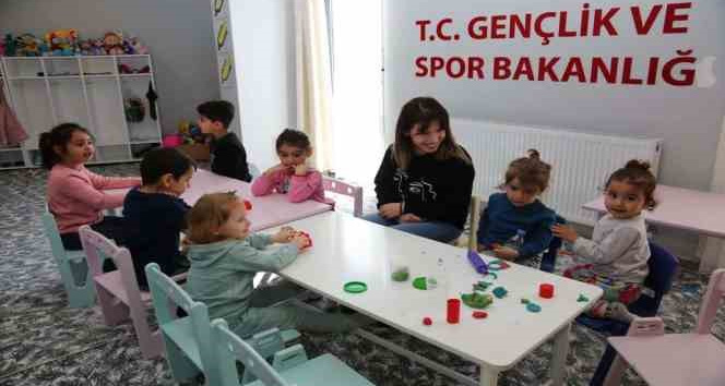 Tunceli’de depremzede öğrenciler için sınıf açıldı