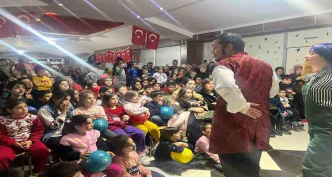 Nevşehir’deki depremzede çocuklar tiyatro oyunu izledi