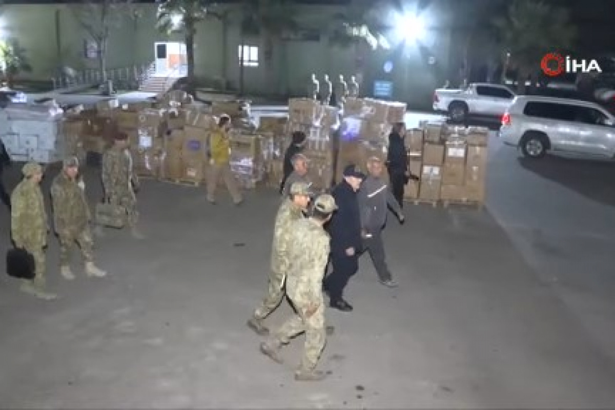 Bakan Akar, deprem bölgesi İskenderun’daki çalışmaları inceledi