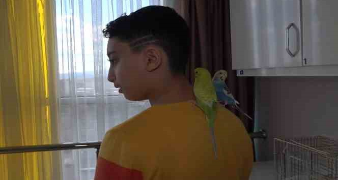 Enkazdan annesiyle kurtarılan çocuk, kuşlarını ölüme terk etmedi: "Küçük bir canın ölmesine içim razı olmadı"