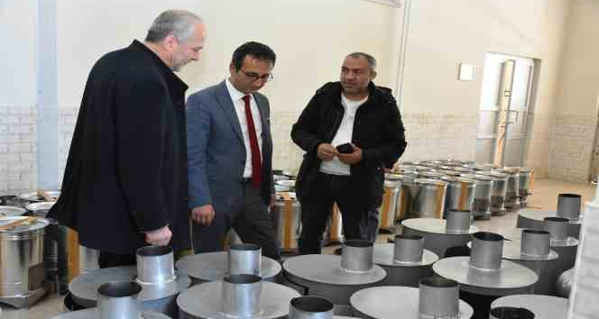 Karaman’da depremzedeler için üretilen sobalar afet bölgelerine gönderildi