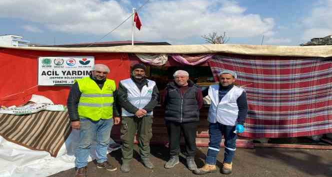 Gercüşlü aşçılardan depremzedelere sıcak yemek