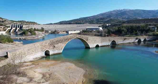 Kahramanmaraş’ın 500 yıllık köprüsü asrın felaketine de dayandı