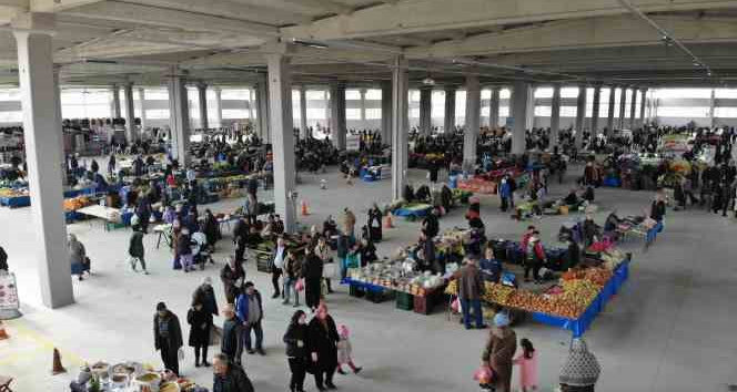 Lapseki’de kapalı pazaryeri açıldı