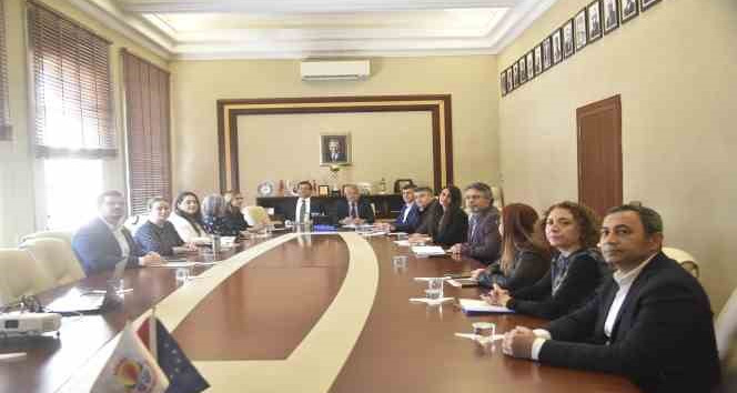 Karalar: “Depremde önemli görev yapan Adana Havalimanını kapatmayın”