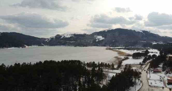 Abant Gölü buz tuttu