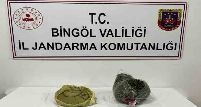 Bingöl’de 2 kilo esrar maddesi ile 70 kilo kıyılmış tütün ele geçirildi
