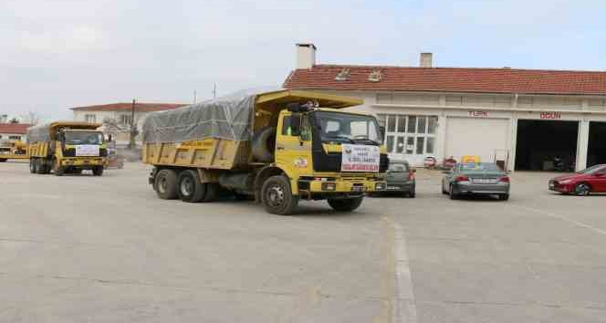 Köylülerden deprem bölgesine odun desteği