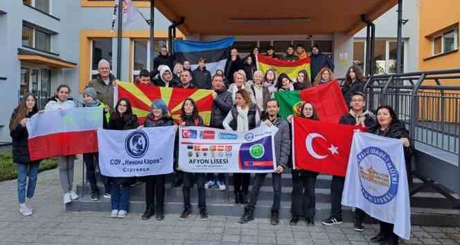 Lise öğrencileri Polonya’ya giderek deneyimlerini arttırdılar