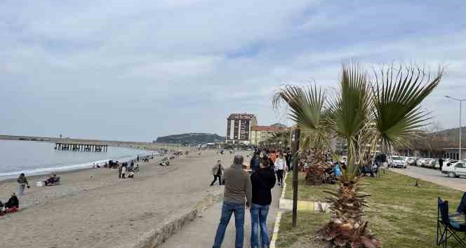 Vatandaşlar Filyos sahiline akın etti