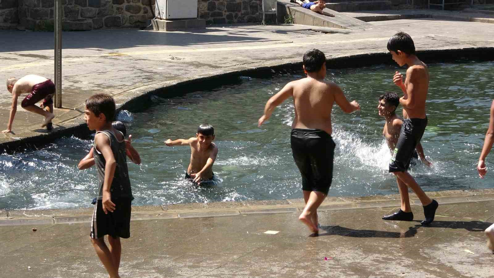 Diyarbakır’da çocukların tehlikeli eğlencesi