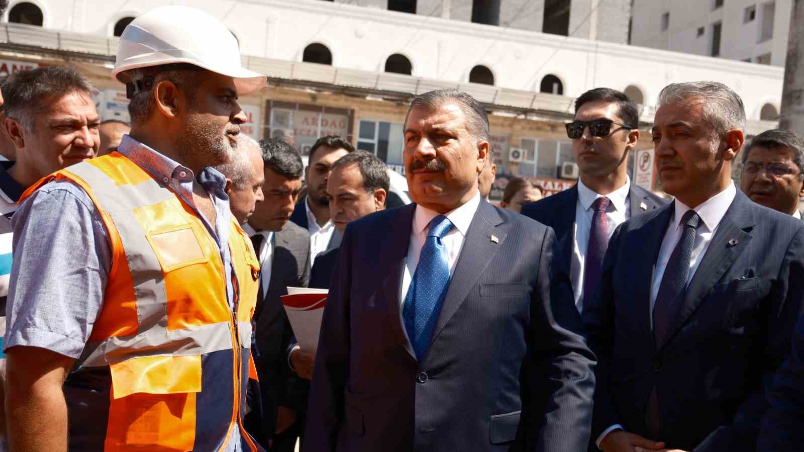 Sağlık Bakanı Koca, Kızıltepe Devlet Hastanesi 150 yataklı ek hizmet binası inşaatını inceledi
