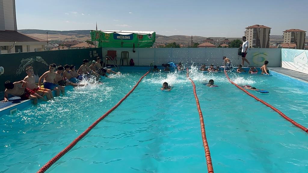 Geleceğin sporcularını yetiştiriyorlar
