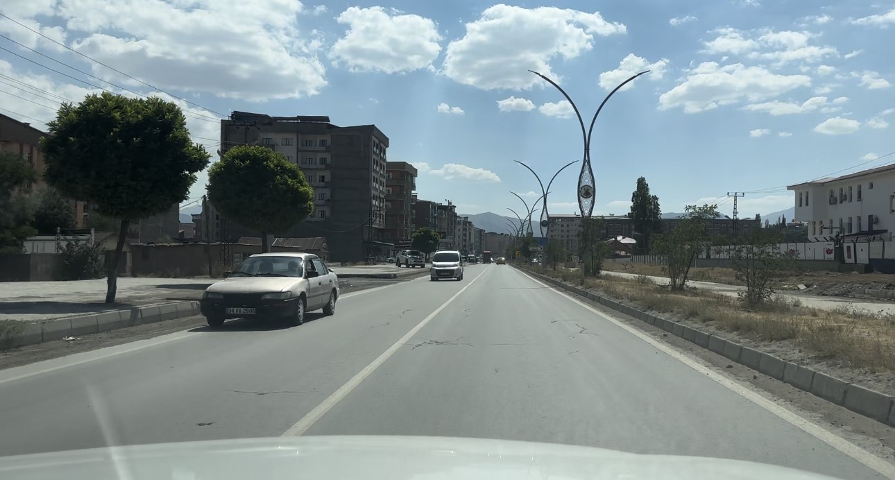 Y&uuml;ksekova&rsquo;da 7 yıldır kapalı olan İpekyolu trafiğe a&ccedil;ılıyor
