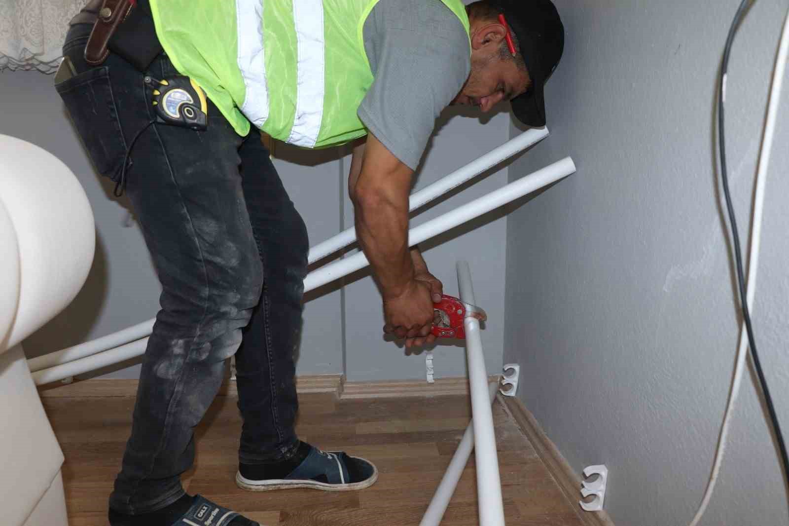 D&uuml;zce&rsquo;de dar gelirli ailelere k&ouml;m&uuml;r değil doğalgaz
