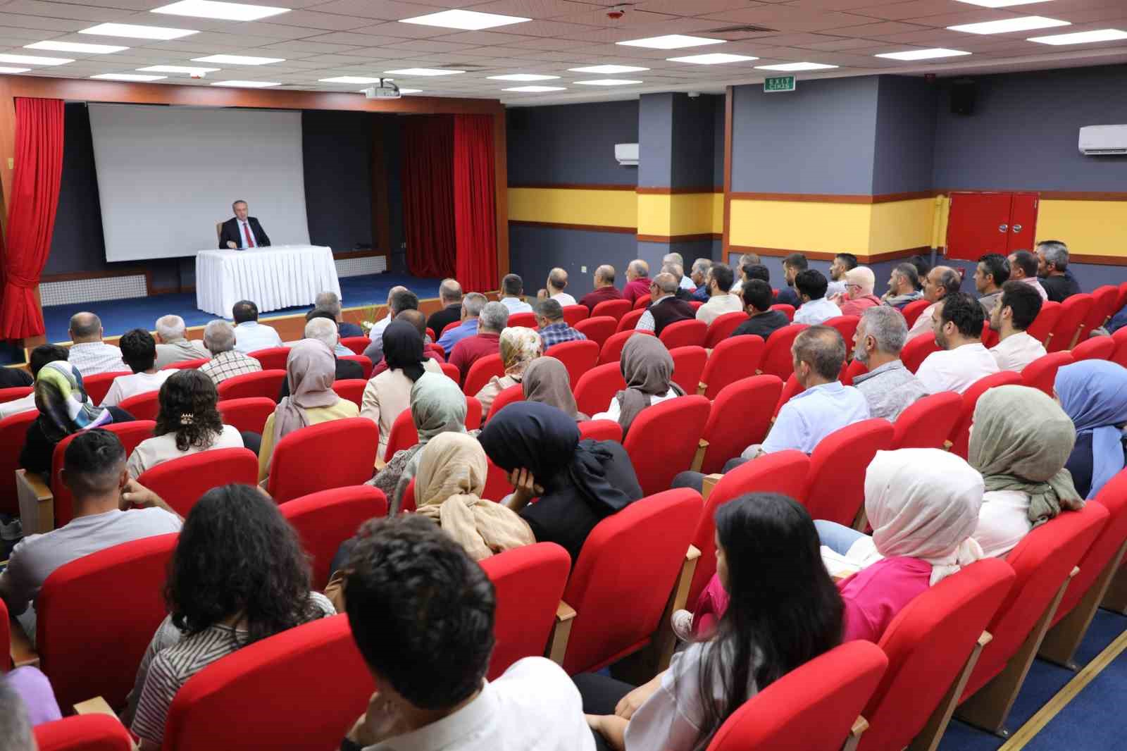 Ağrı Milli Eğitim M&uuml;d&uuml;r&uuml; K&ouml;krek, kurum personelleri ile bir araya geldi
