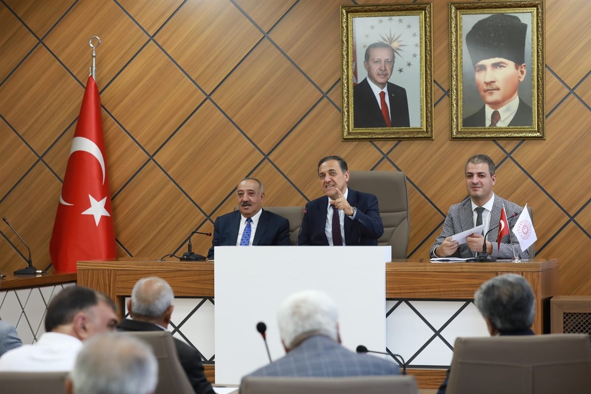 Vali Usta, projeler hakkında bilgi aldı

