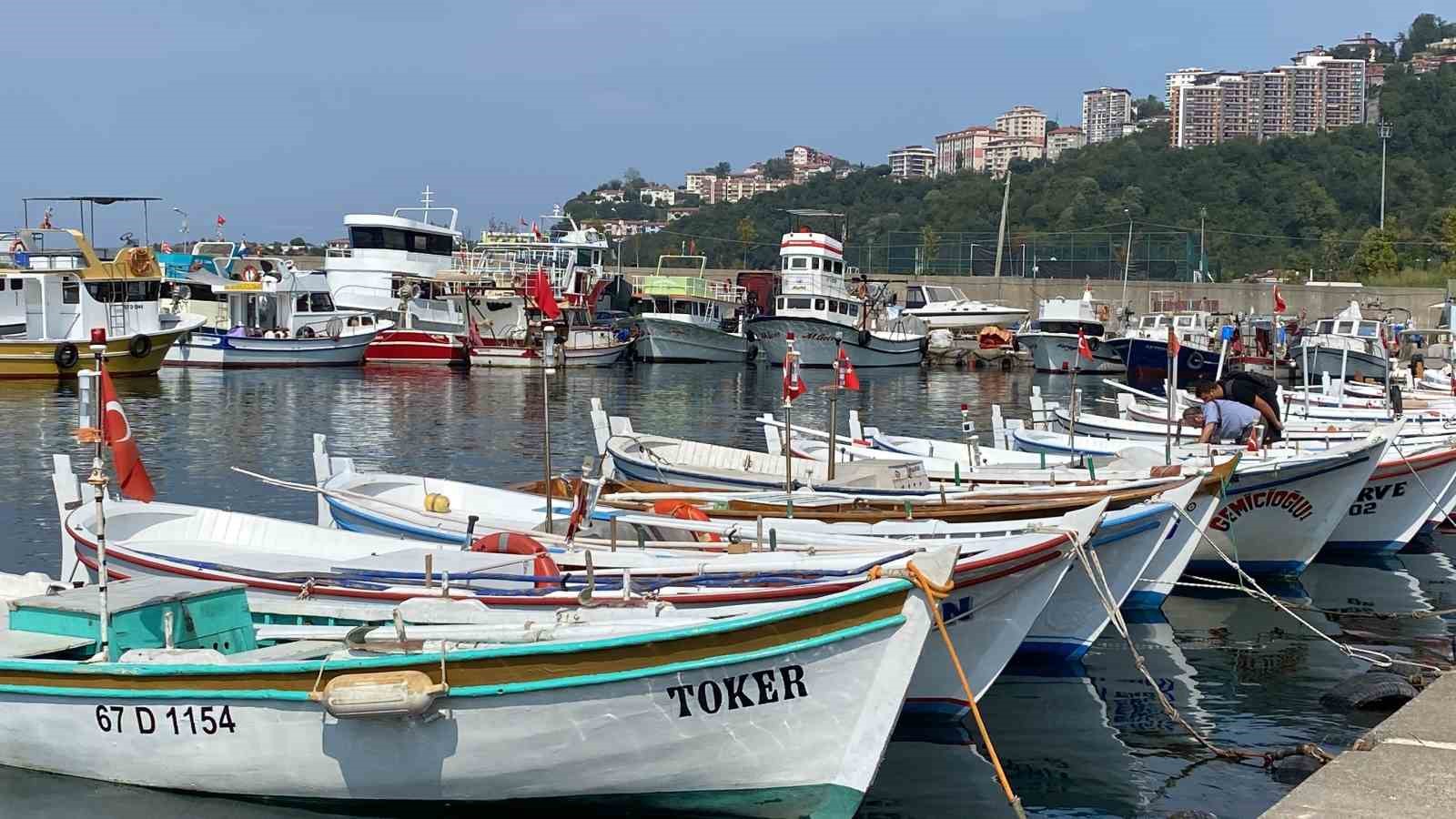 Karadenizli balık&ccedil;ılar hamsi i&ccedil;in Marmara Denizi&rsquo;ne indi
