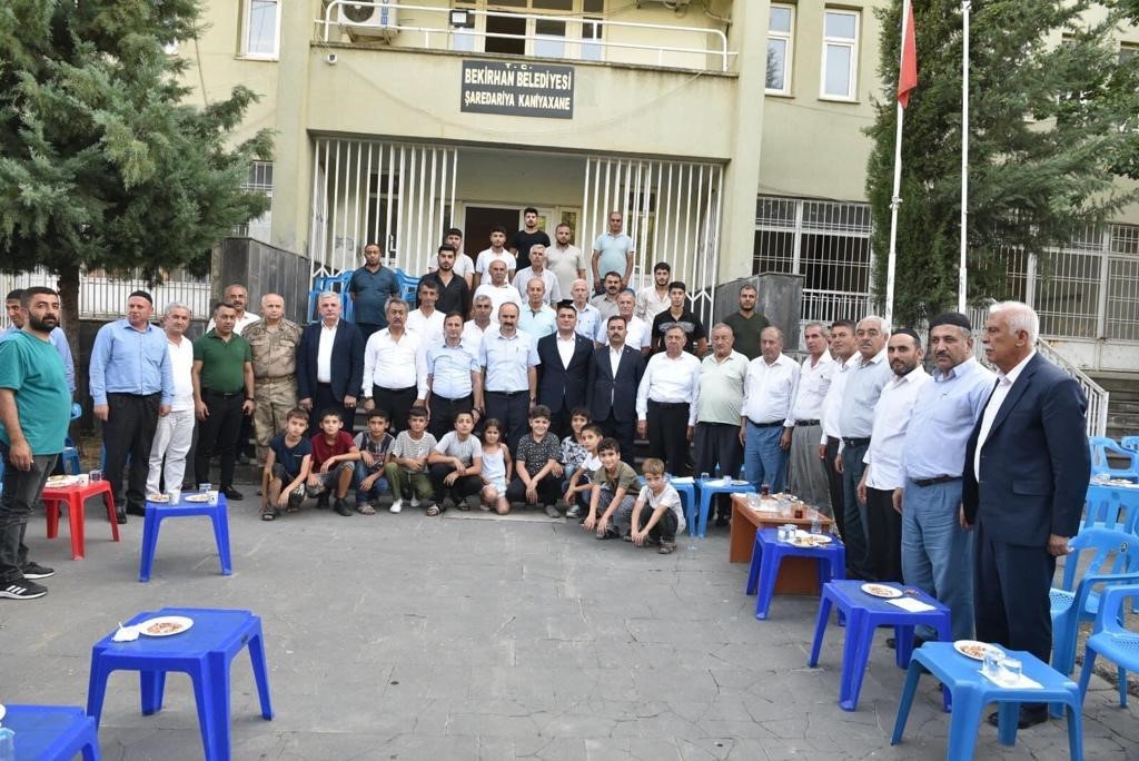 Vali Canalp&rsquo;ten k&ouml;ylere &ccedil;ıkarma

