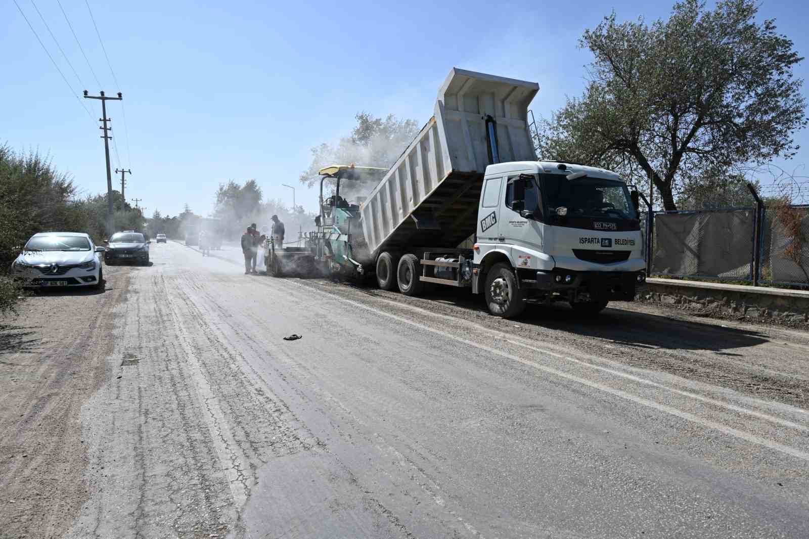 Isparta Belediyesi tarafından Davraz Kayak Merkezi bağlantı yolu asfaltlanıyor
