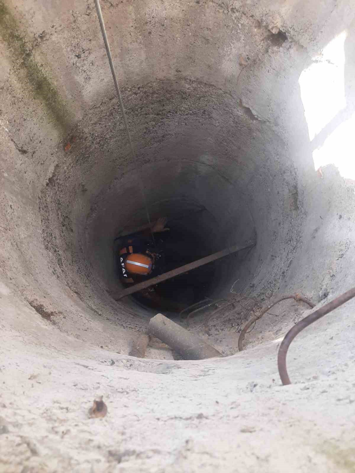 20 metrelik su kuyusuna d&uuml;şen ke&ccedil;i kurtarıldı
