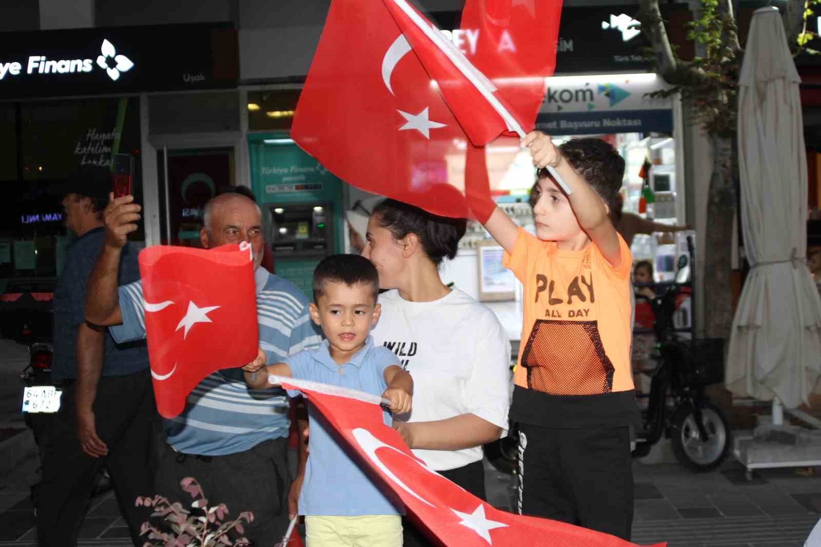 Uşak’ta kurtuluş etkinlikleri Kurtuluş Korteji ile başladı