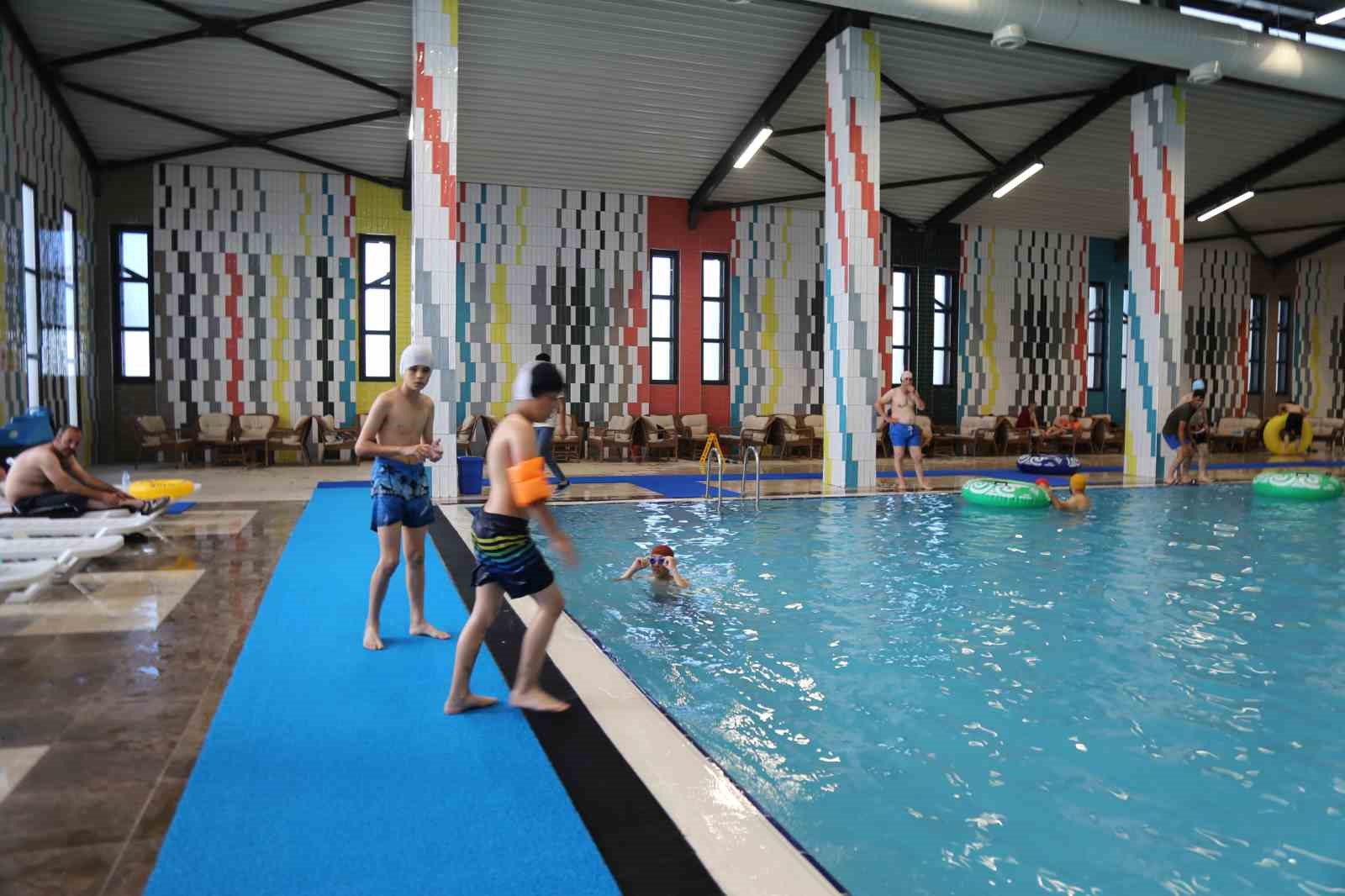 Erzurum’da çocukların aqua park eğlencesi